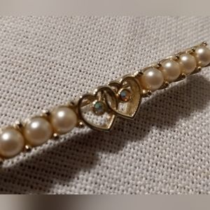 Vintage sarah Coventry broach / lapel pin gold tone crystals & pearl.